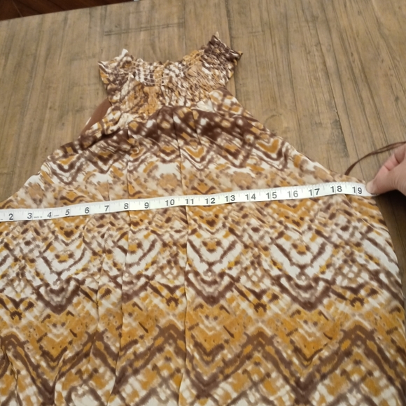 Sleeveless shell XL with mock neck, geometric print of browns, light to dark. - Picture 7 of 8